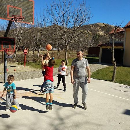 ולס Family House Near Motorway 6 Guests 3 Bedrooms מראה חיצוני תמונה