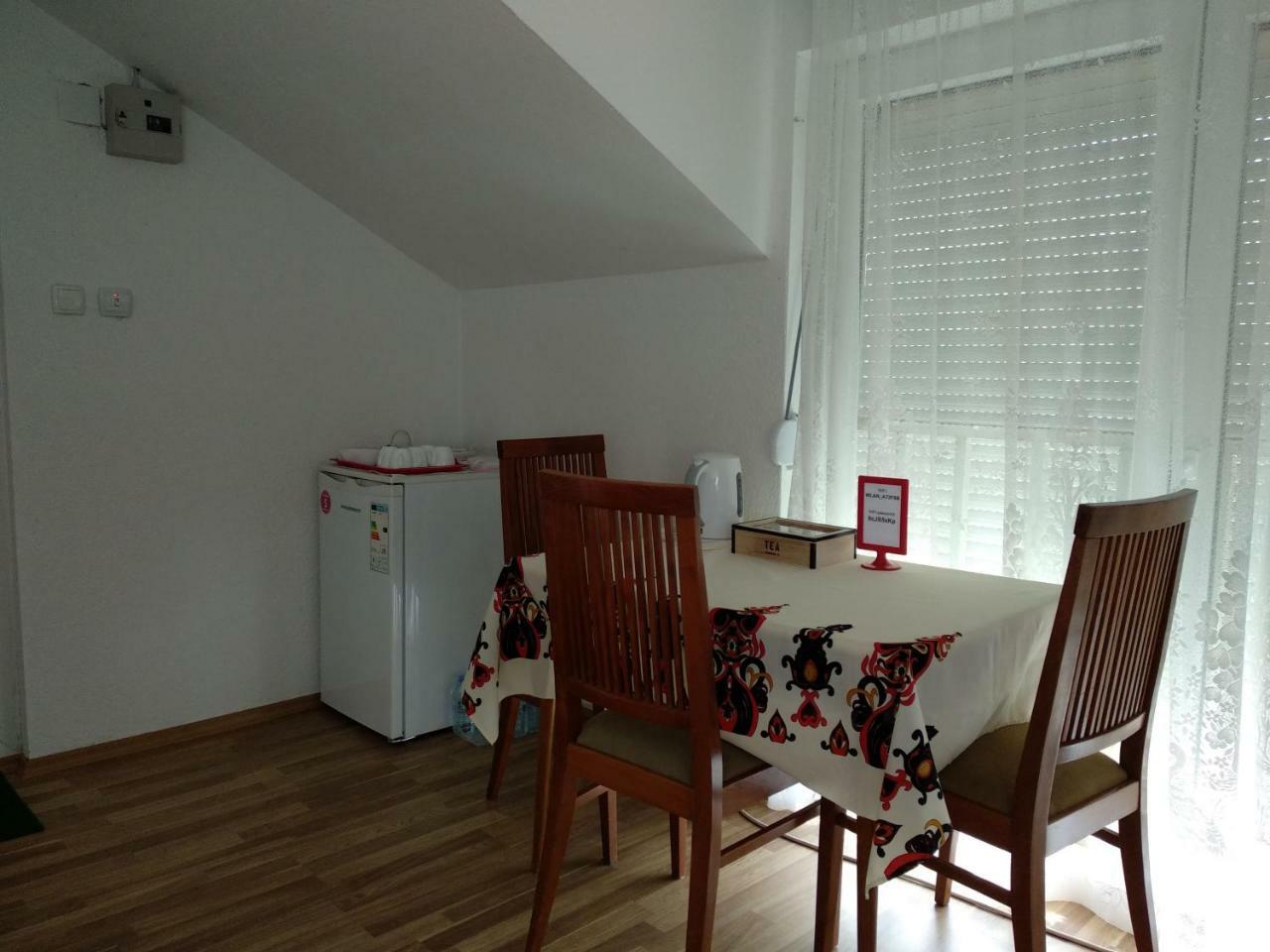 ולס Family House Near Motorway 6 Guests 3 Bedrooms מראה חיצוני תמונה